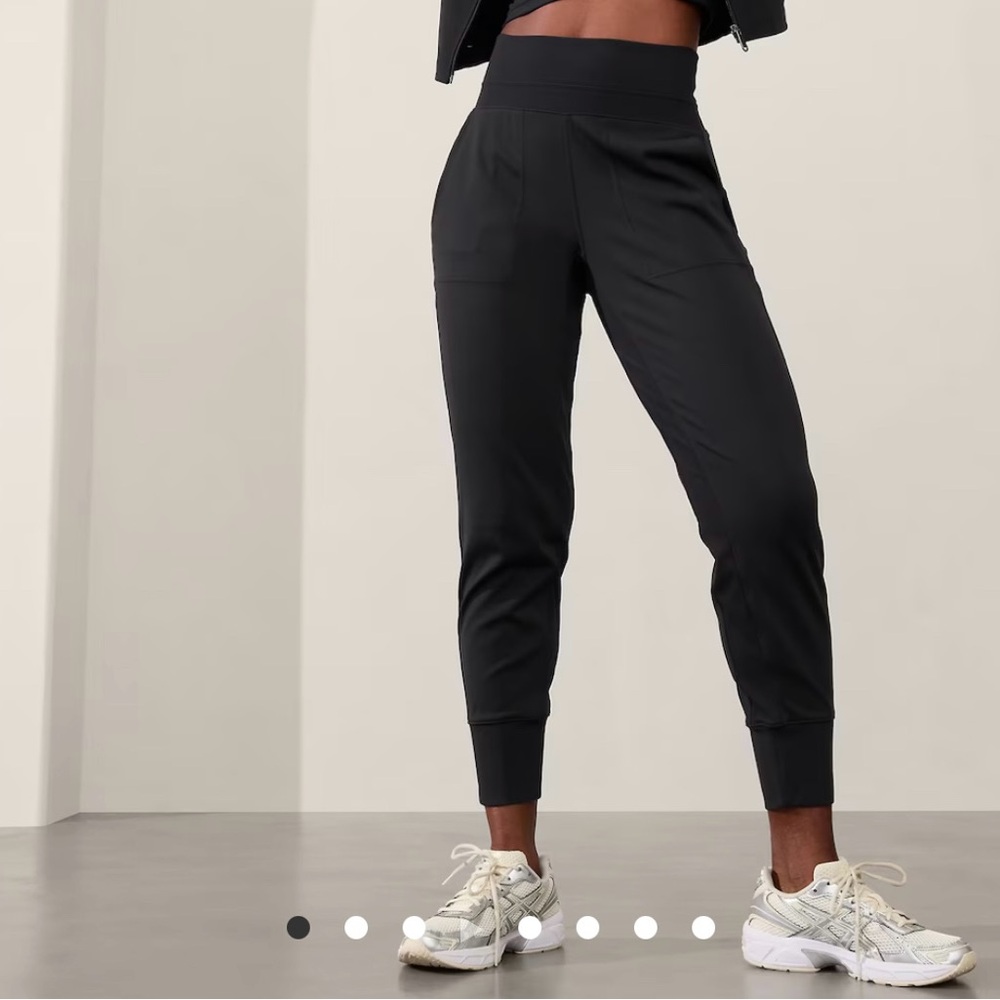 Athleta Venice Jogger in Black (great condition)